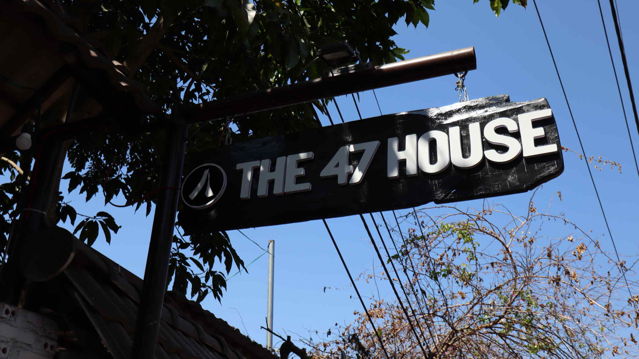 Bảng hiệu The 47 House